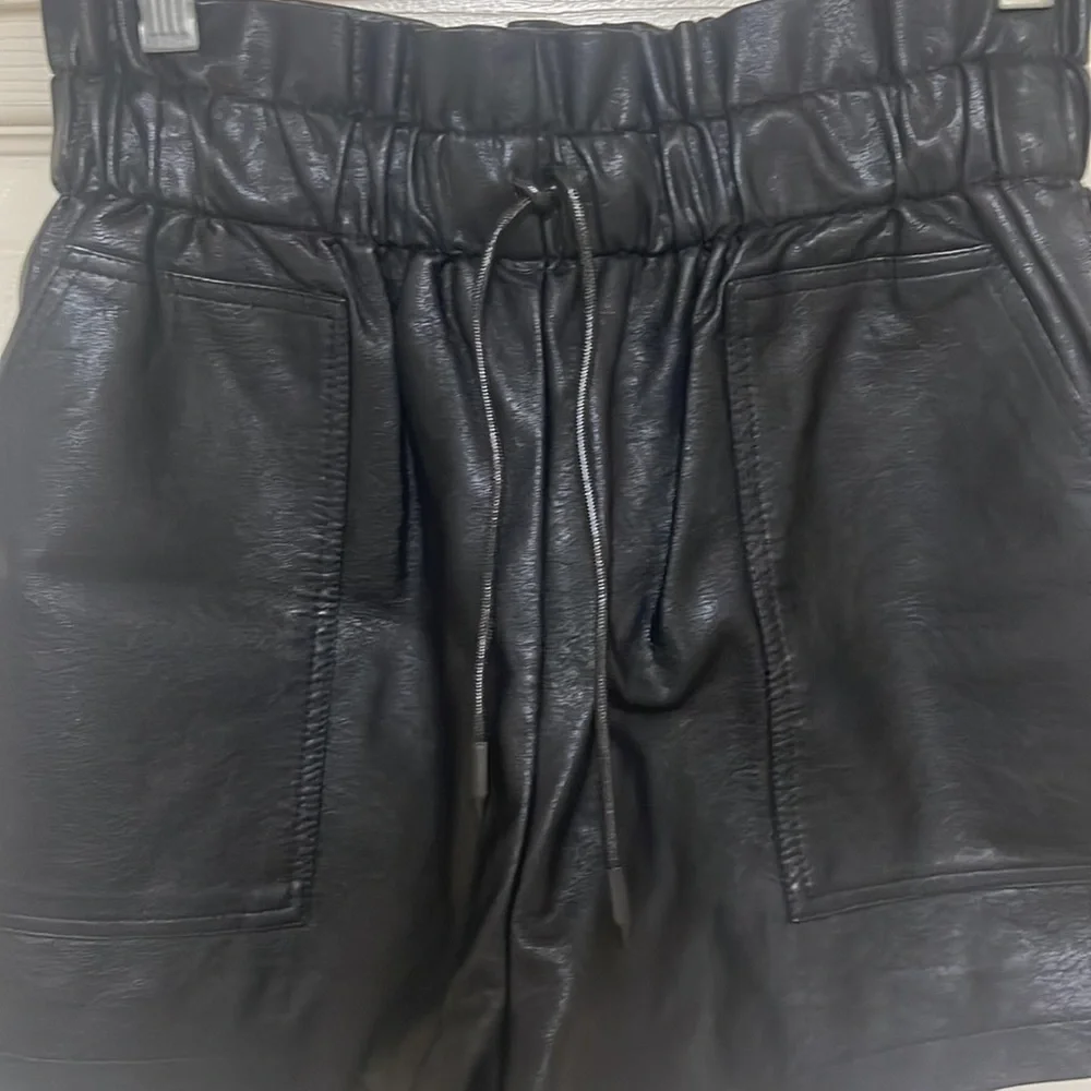 SCHHJZPJ size Medium pleather shorts. Black. Pockets. New!